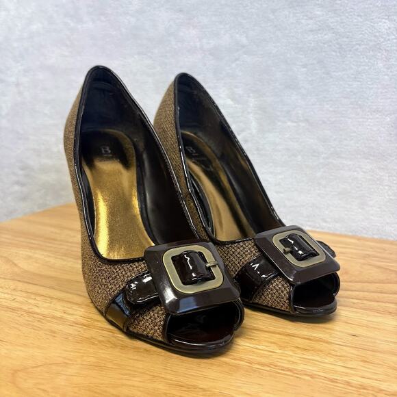 VTG Bakers Jenni Brown Patent Leather Tweed Gold Buckle Peep Toe Pumps Size 8 - Picture 1 of 12